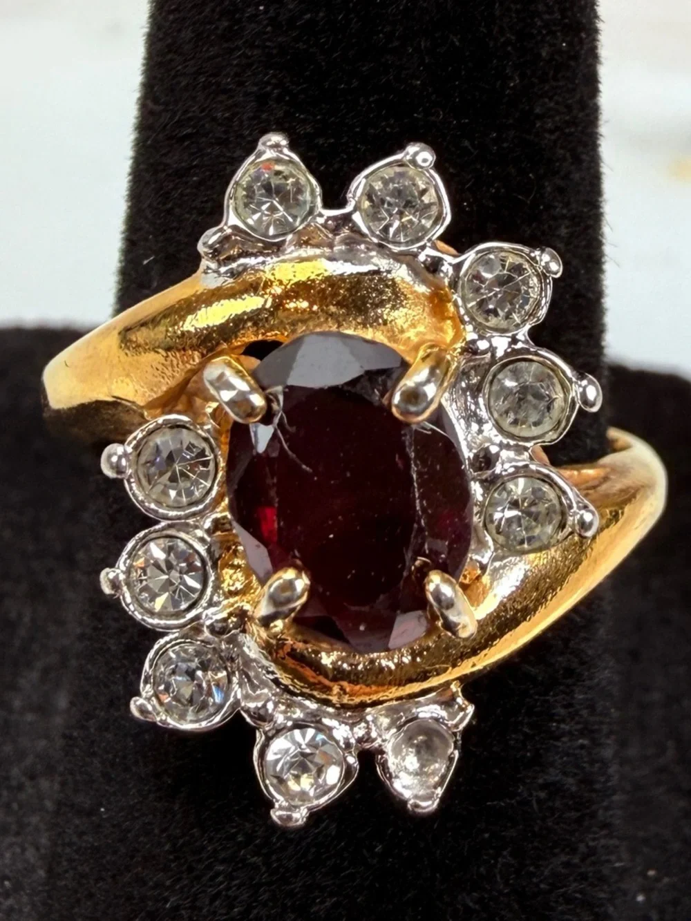 Vintage goldtone cocktail ring size 6 3/4